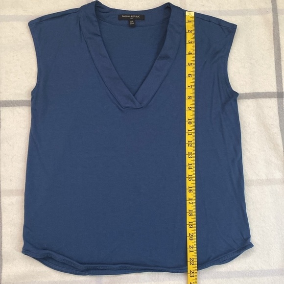 Banana Republic Blue Sleeveless Top Women’s Size Large Petite - Picture 8 of 8